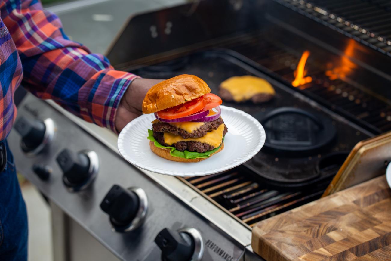 Smash Burgers With Garlic Butter Buns Lodge Cast Iron