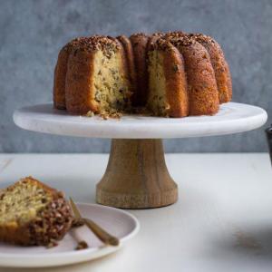 Flipping a Cast Iron Bundt Cake Pan #castiron #castironcooking