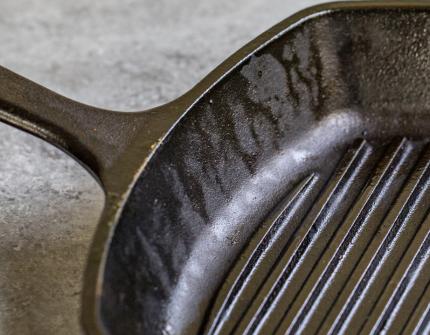 Nibble Me This: How I Restore and Maintain Cast Iron Skillets for Use On  The Grill