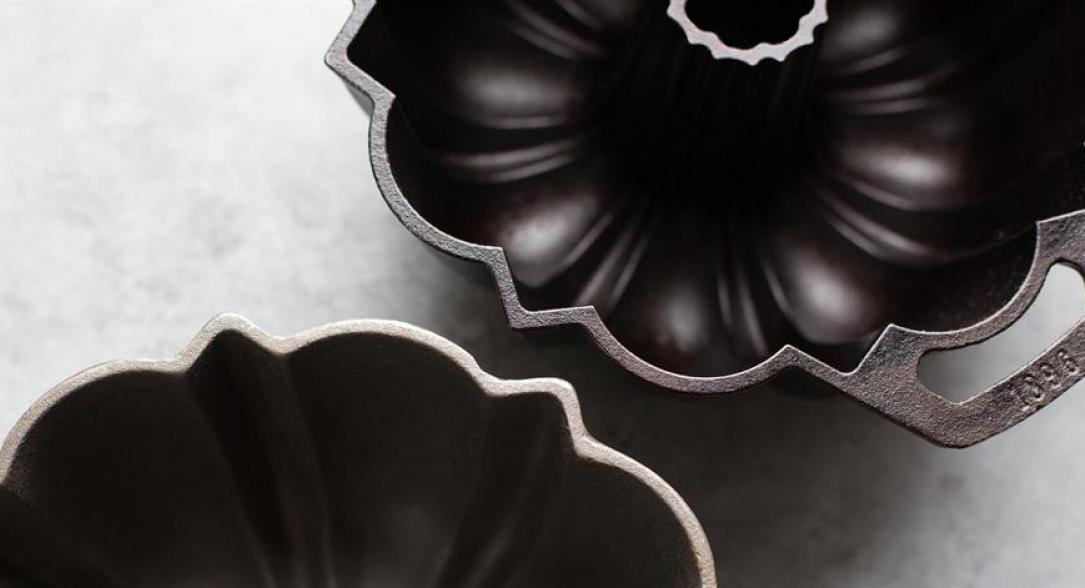 Lodge cast iron bundt sale pan