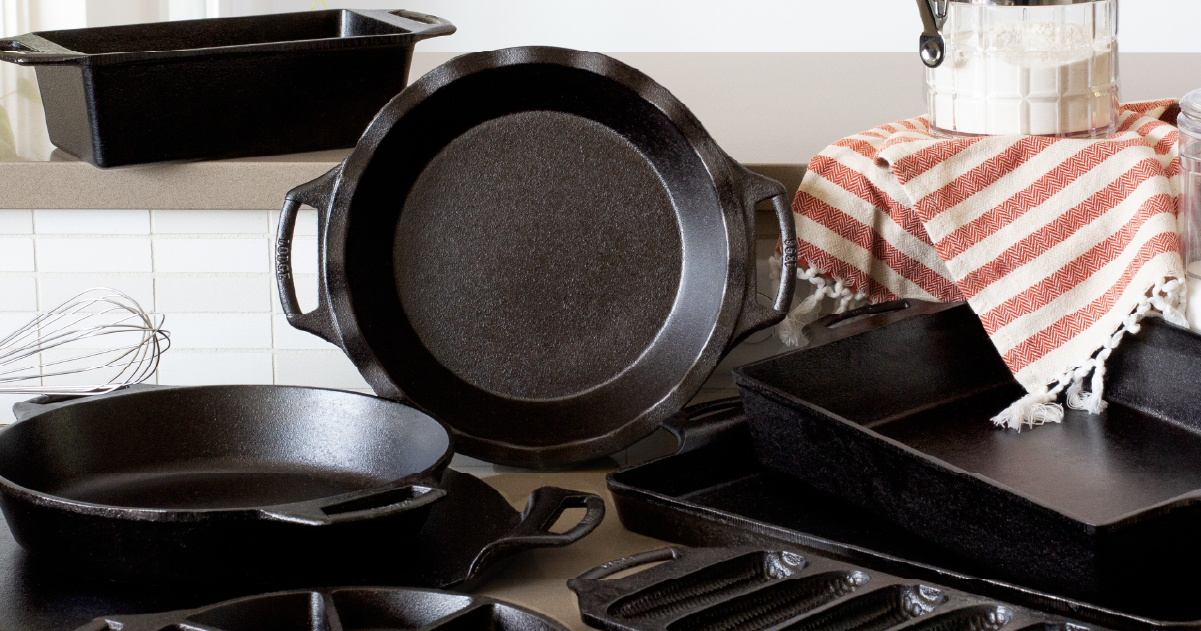 Lodge Bakeware Pie Pan  Cast iron pan, Lodge cast iron, Iron pan