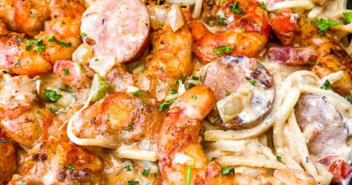 Easy Creamy Cajun Shrimp Pasta | Lodge Cast Iron