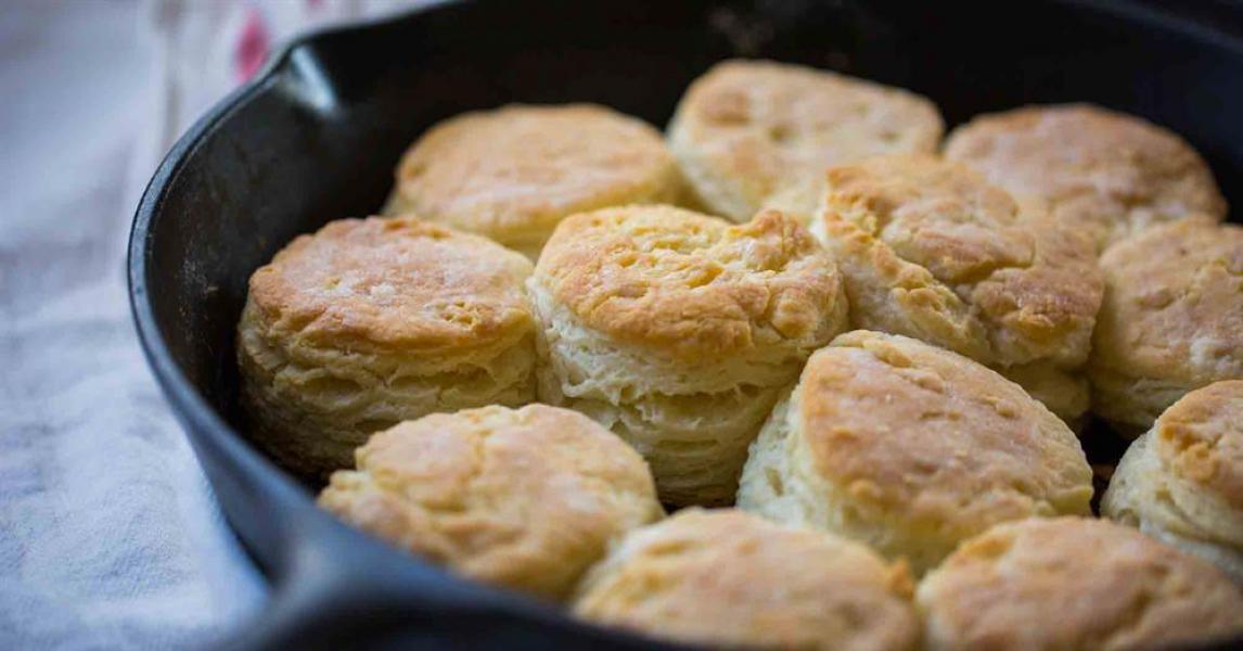 Cookistry: Crisp Biscuits from #LodgeCastIronNation