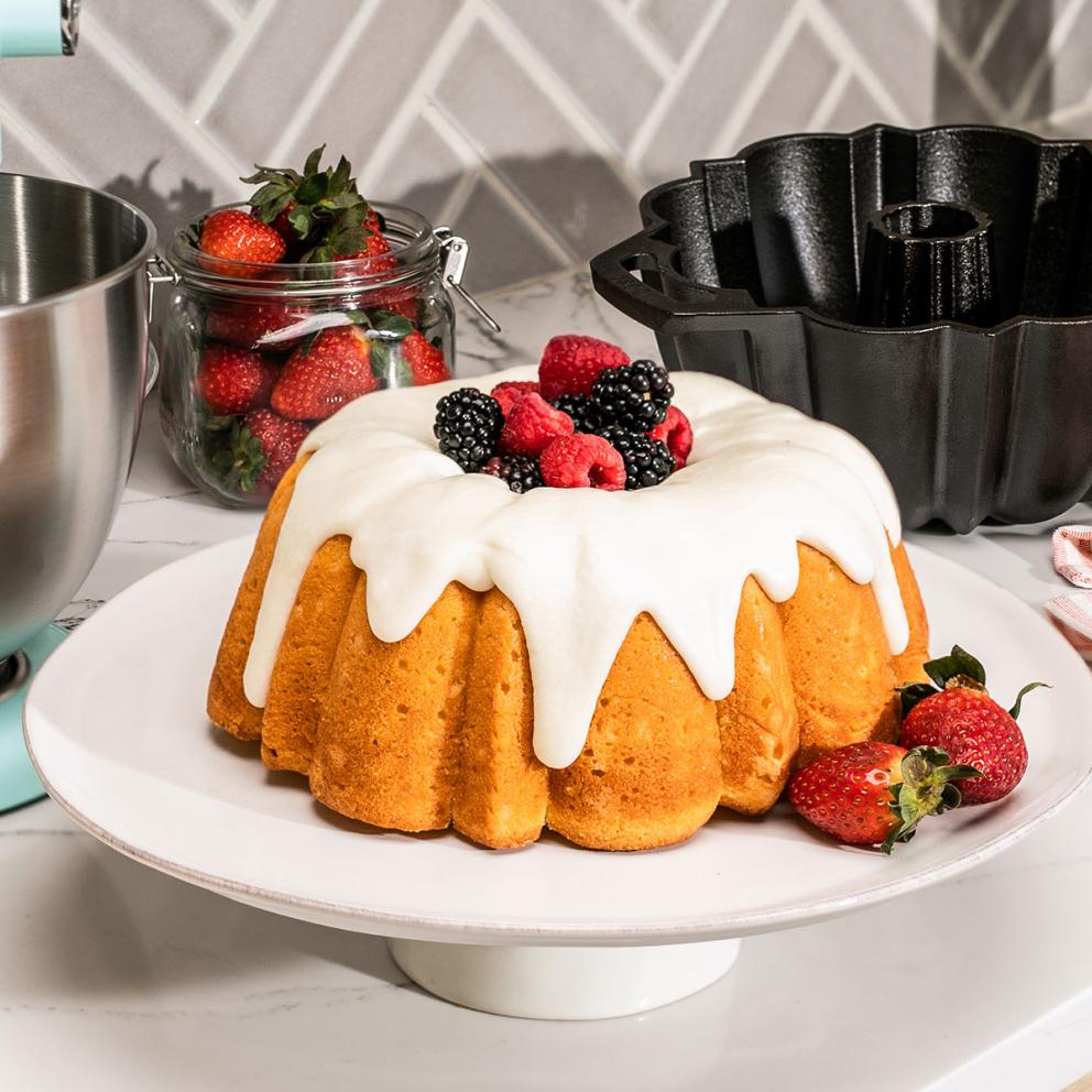 https://www.lodgecastiron.com/sites/default/files/styles/square__tombras_large/public/2022-11/Pound-Cake_Recipe-Header_WEB.jpg?h=5e83f318&itok=qrb9Wx4F