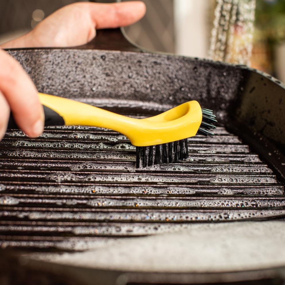 Lodge Cast Iron Skillet with Scrub Brush & Reviews